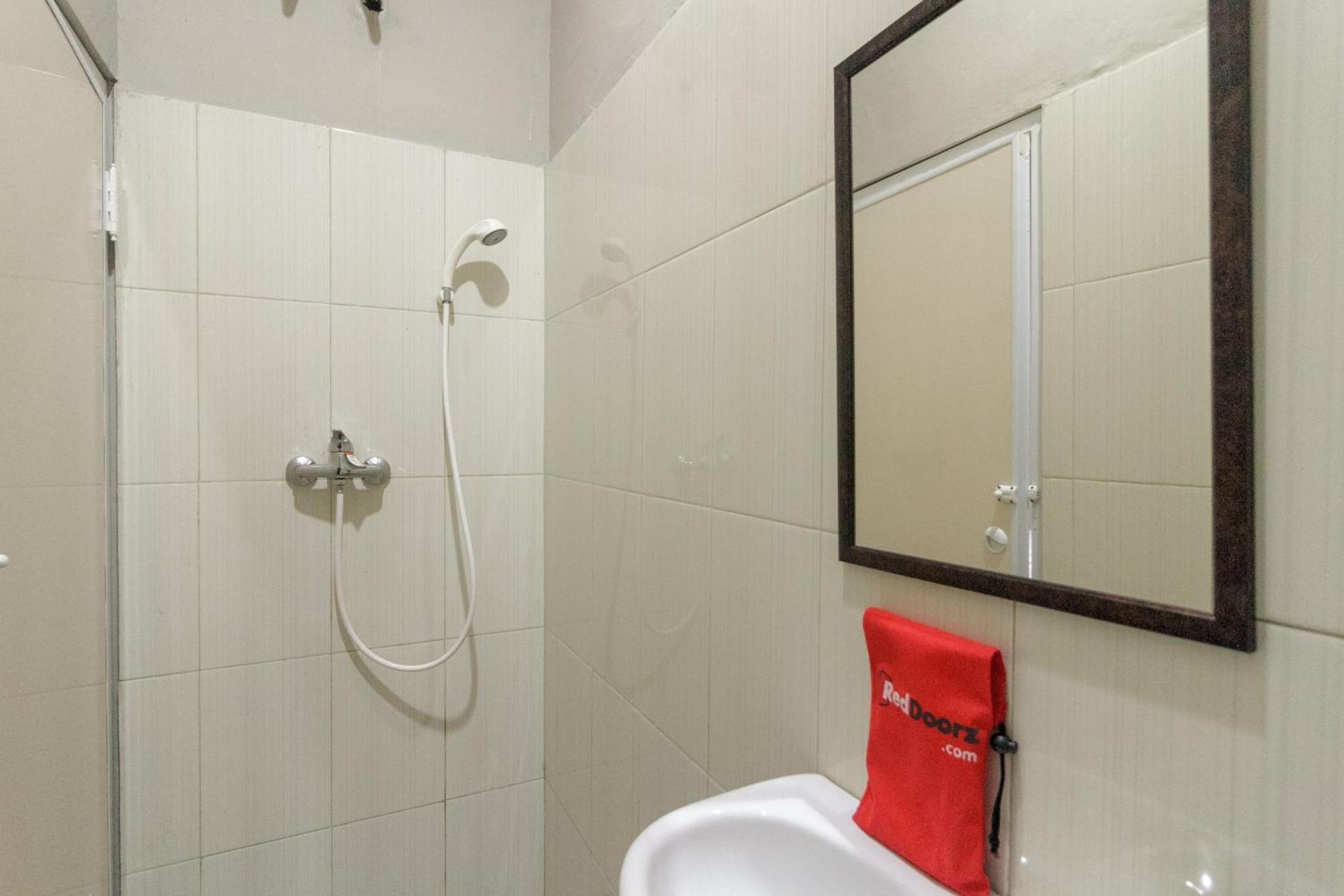 Reddoorz Near Puri Indah Mall Τζακάρτα Εξωτερικό φωτογραφία